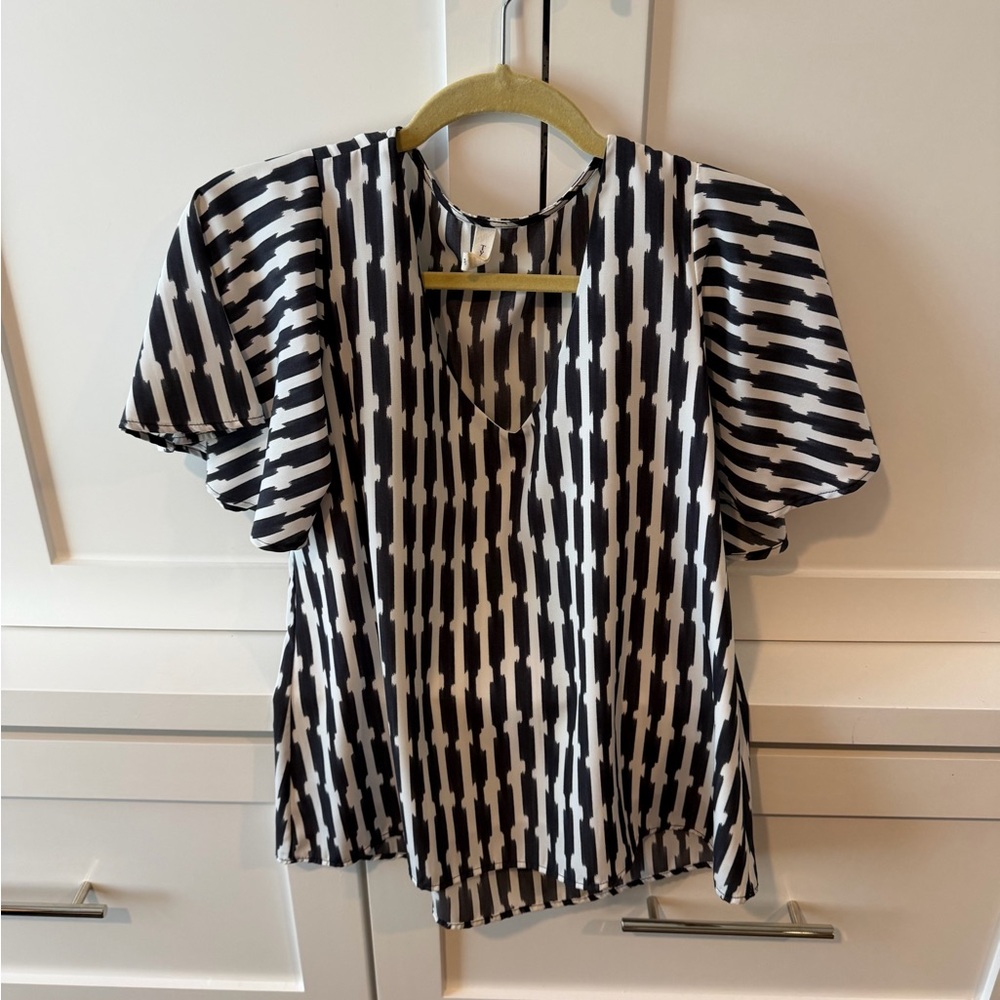 Stylish Geometric Pattern Top - Small - image 1